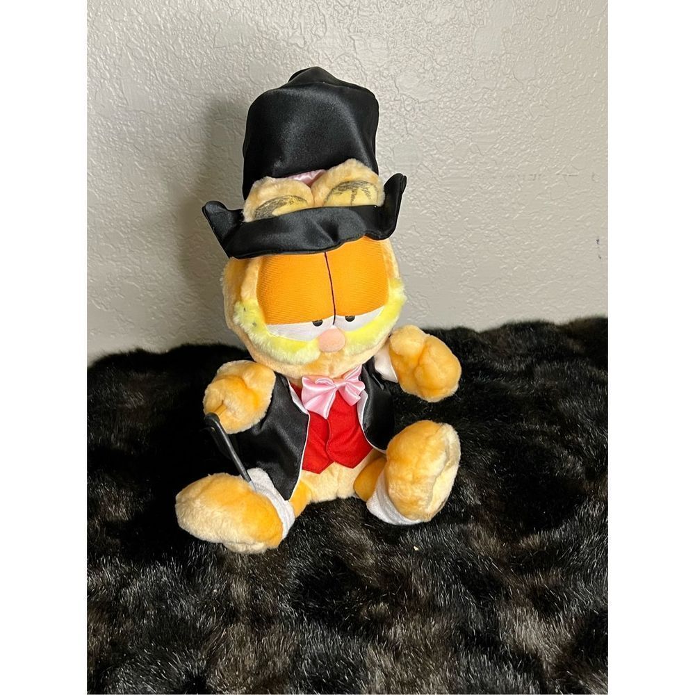 Gemmy animated tuxedo Garfield she’s my baby song